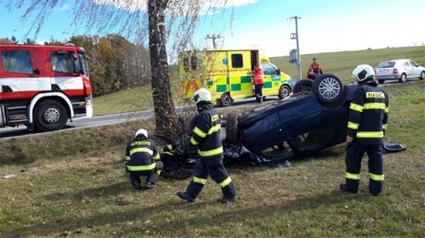 Nehoda osobního auta u obce Plav