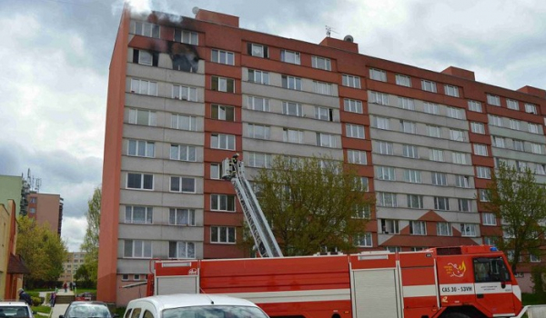 Jindřichohradečtí hasiči likvidovali požár bytu na sídlišti Vajgar