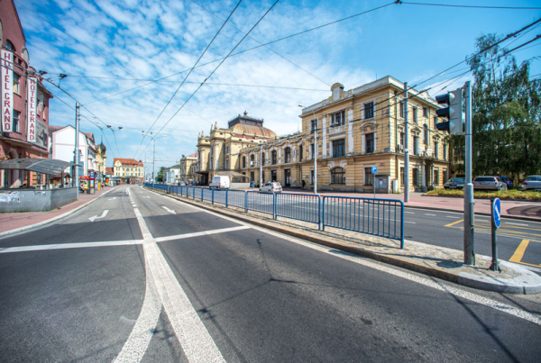 Správa železniční dopravní cesty investuje na jihu Čech do modernizace koridoru i oprav výpravních budov