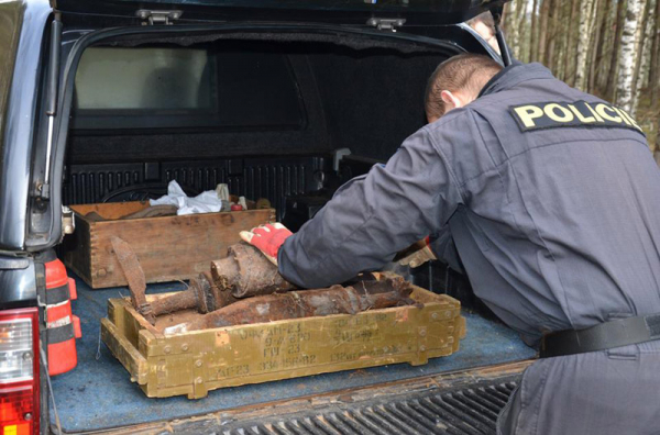 Muž z Českokrumlovska našel v lese tři americké minometné granáty