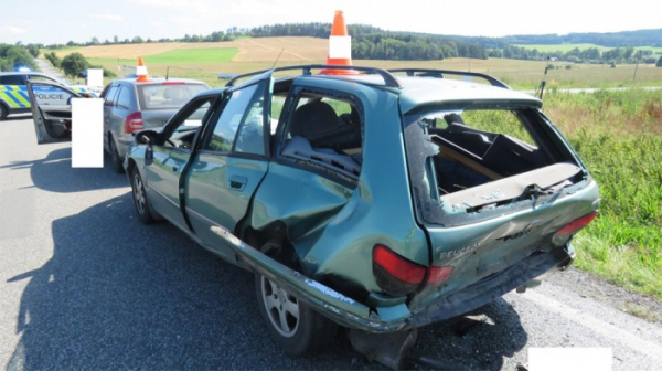 Dva řidiči a jedna řidička skončili po nehodě na Prachaticku v péči lékařů