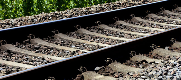 V Českých Budějovicích srazil vlak osmačtyřicetiletého muže, ten na místě zemřel