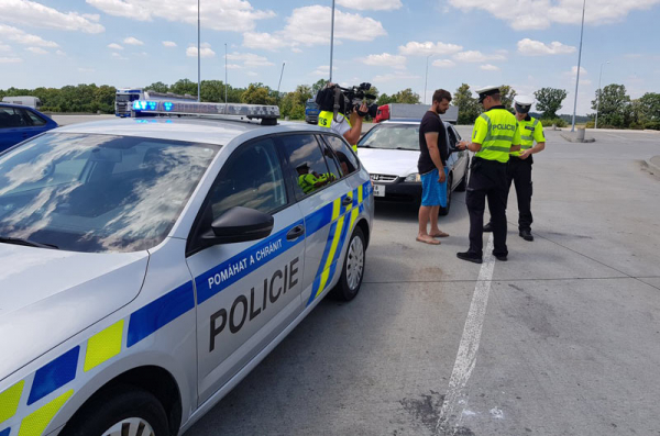 Zdrogovaného řidiče chytila policejní hlídka na Českokrumlovsku