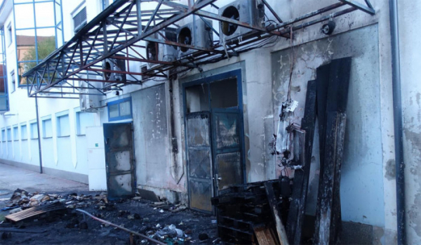 Škodu za 250 tisíc korun způsobil požár výškové budovy v centru Českých Budějovic