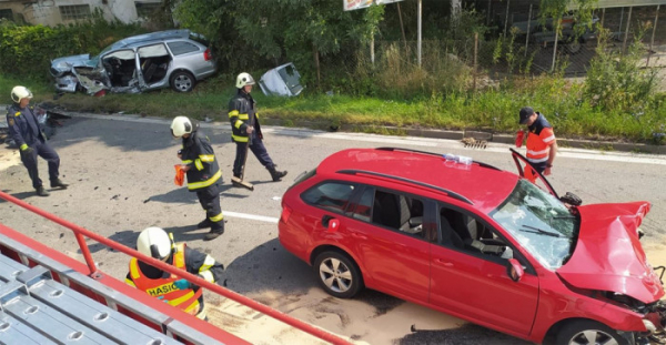 V Českých Budějovicích vážná nehoda čtyř vozidel zablokovala hlavní tah