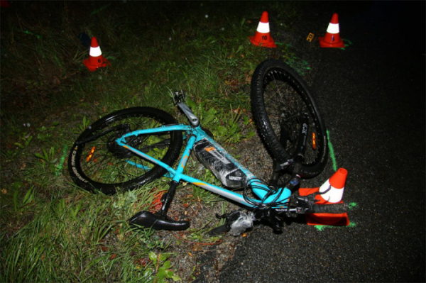 Náhodná svědkyně nalezla ležícího cyklistu, bohužel bez známek života