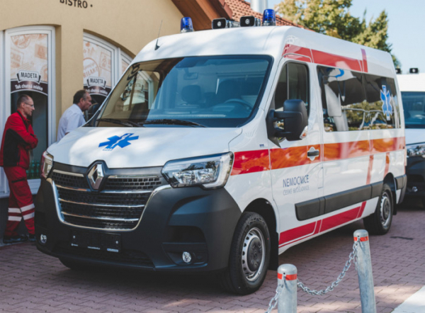 Madeta a GW Jihotrans darovaly českobudějovické nemocnici dva sanitní vozy