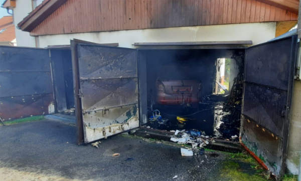 Při požáru garáže v Táboře vznikla škoda za čtvrt miliónu korun