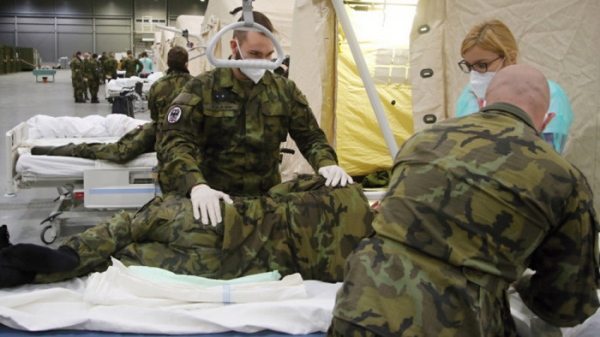 Armáda znovu zprovoznila call centra na pomoc hygienám, s pandemií pomáhá už 236 vojáků 
