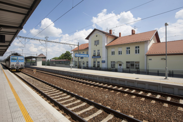 Část spěšných vlaků na lince R49 mezi Prahou a Benešovem u Prahy vyjede kvůli koronaviru o měsíc později