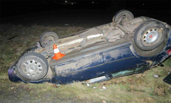 Opilý řidič nezvládl řízení a havaroval, s těžkým zraněním skončil v péči záchranářů