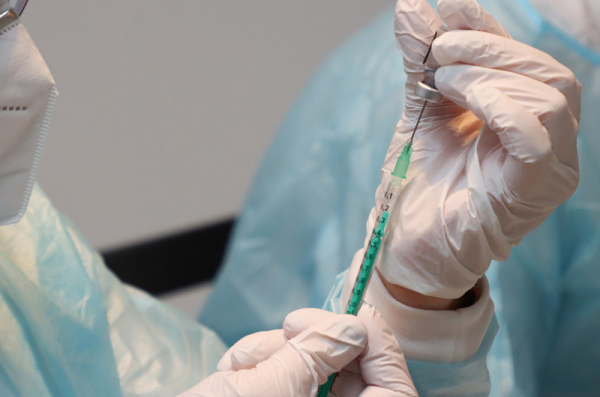 Očkovací centrum ve Strakonicích už použilo 100 000 vakcín proti nemoci covid-19
