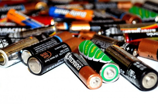 Občané Jihočeského kraje loni do sběrných míst odnesli přes 3 miliony tužkových baterií