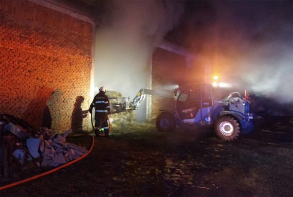 Při požáru skladu ve Smědči na Prachaticku byl vyhlášen druhý stupeň požárního poplachu