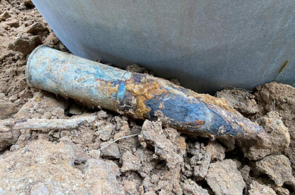 Na Jindřichohradecku našel muž v lese dva nevybuchlé dělostřelecké granáty