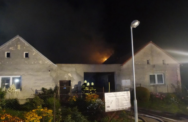Škodu za milion korun způsobil požár stodoly ve Strážkovicích, tři osoby byly evakuovány
