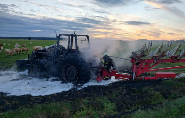 V Břilicích na Jindřichohradecku vzplál traktor, škoda je odhadnuta na čtyři milióny korun