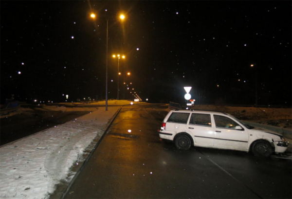 Opilý řidič nezvládl na Českobudějovicku své vozidlo a po smyku narazil do svodidel