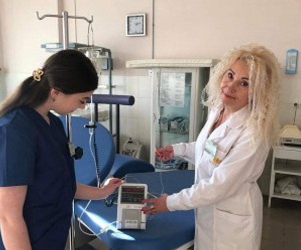 Nemocnice Písek darovala ukrajinské nemocnici infuzní pumpy