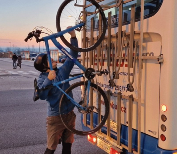 ČEZ: Temelínské cyklobusy zahájily sezónu. Od roku 2012 přepravily více než 6 tisíc jízdních kol