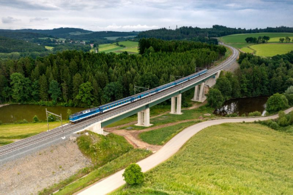 Díky zabezpečovacího systému ETCS budou jezdit vlaky na jih Čech až dvoustovkou