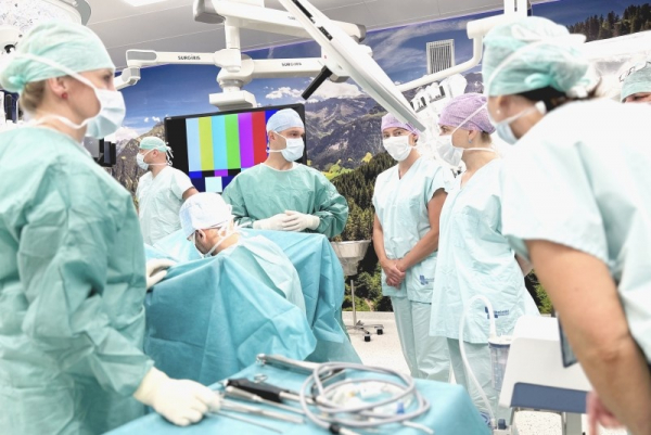 Nemocnice České Budějovice získala statut proktorského centra pro robotickou operativu v gynekologii